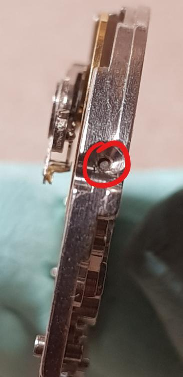 Seiko 5106 Presmatic dial screws.jpg
