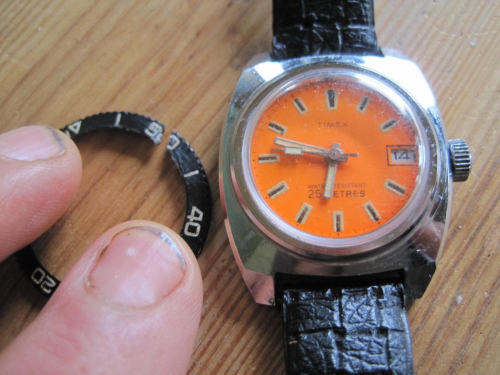 Timex diver cracked bezel.JPG