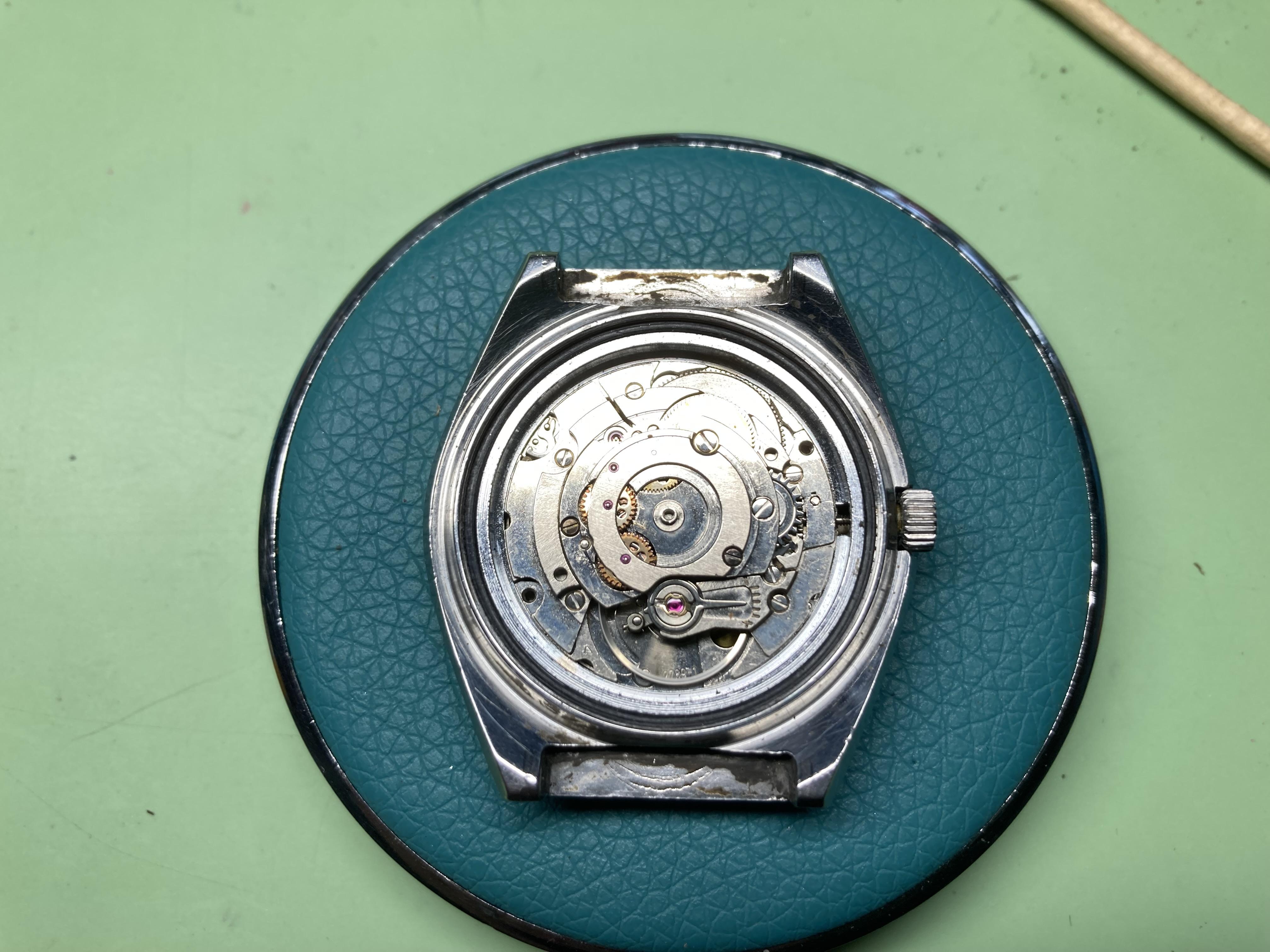 decasing a movement from a STB watch - Watch Repairs Help & Advice ...